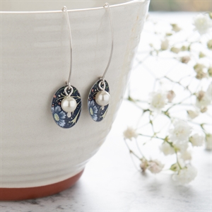 Picture of Midnight Floral Oval & Pearl Earrings 